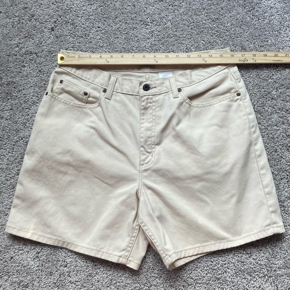 LL Bean Women’s Size 14 Cream Denim Shorts 100% Cotton 5 Pocket Zip Fly Closure - Picture 3 of 11